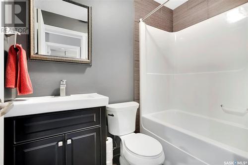 59 Emerald Ridge E, White City, SK - Indoor Photo Showing Bathroom