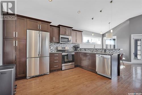 59 Emerald Ridge E, White City, SK - Indoor Photo Showing Kitchen With Stainless Steel Kitchen With Upgraded Kitchen