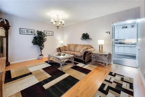 56 Luscombe Street, Hamilton, ON - Indoor Photo Showing Living Room