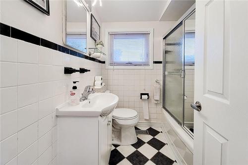 56 Luscombe Street, Hamilton, ON - Indoor Photo Showing Bathroom