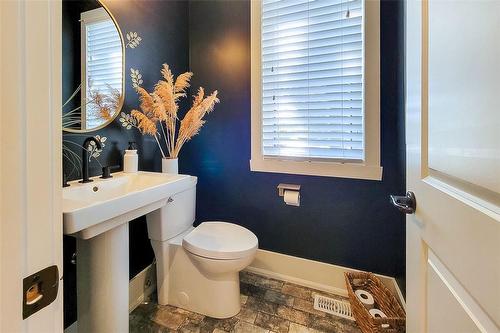 188 Rykert Street, St. Catharines, ON - Indoor Photo Showing Bathroom