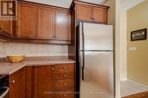 211 - 78 Sunset Boulevard, New Tecumseth, ON - Indoor Photo Showing Kitchen