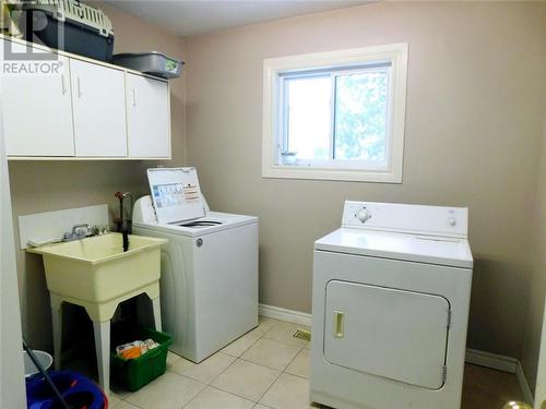 63 Notre Dame Avenue, Azilda, ON - Indoor Photo Showing Laundry Room