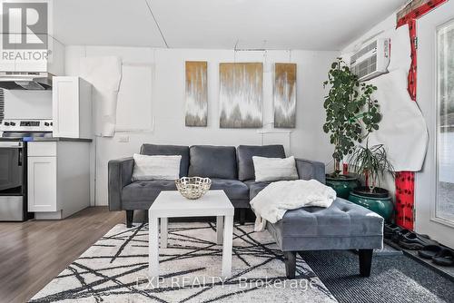 88 Davidge Dr, Scugog, ON - Indoor Photo Showing Living Room