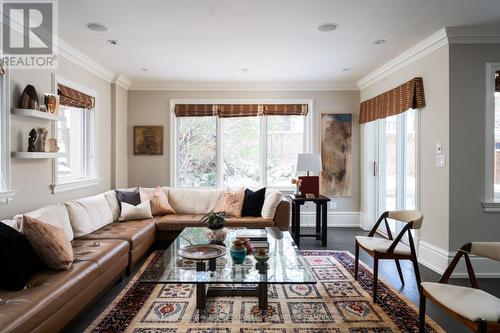 16 Clarendon Ave, Toronto, ON - Indoor Photo Showing Living Room