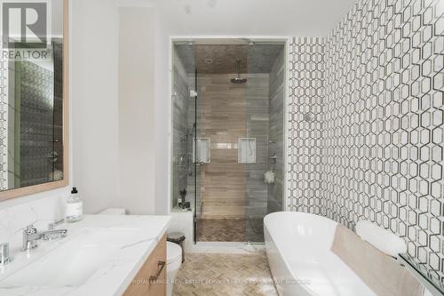 16 Clarendon Ave, Toronto, ON - Indoor Photo Showing Bathroom