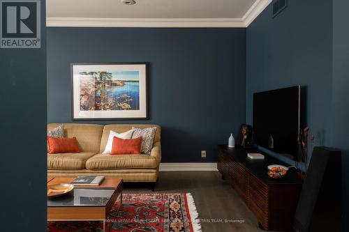 16 Clarendon Ave, Toronto, ON - Indoor Photo Showing Living Room