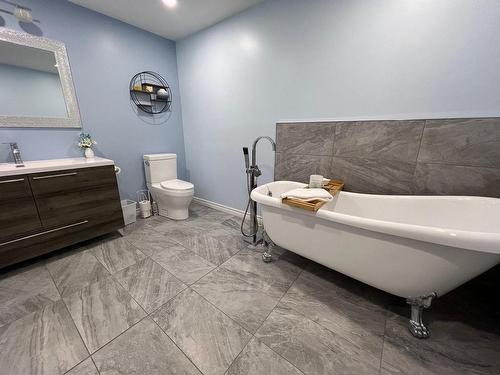Salle de bains - 93 Av. Thorne, Témiscaming, QC - Indoor Photo Showing Bathroom