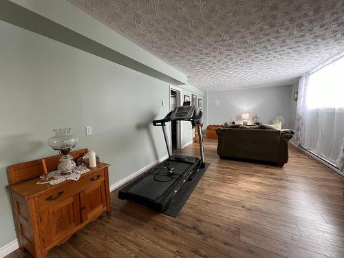 Salle familiale - 93 Av. Thorne, Témiscaming, QC - Indoor Photo Showing Gym Room