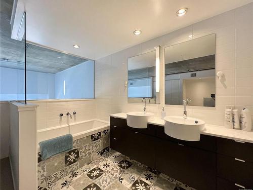 422-770 Fisgard St, Victoria, BC - Indoor Photo Showing Bathroom
