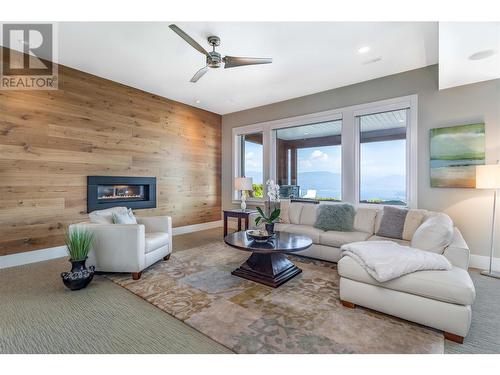 936 Lamont Lane, Kelowna, BC - Indoor Photo Showing Living Room With Fireplace