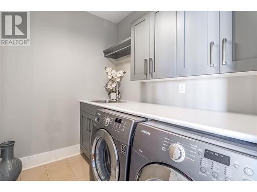 936 Lamont Lane, Kelowna, BC - Indoor Photo Showing Laundry Room