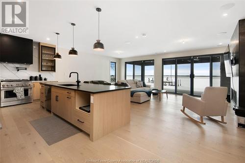 1512 Goodview Avenue, Amherstburg, ON - Indoor Photo Showing Kitchen With Upgraded Kitchen