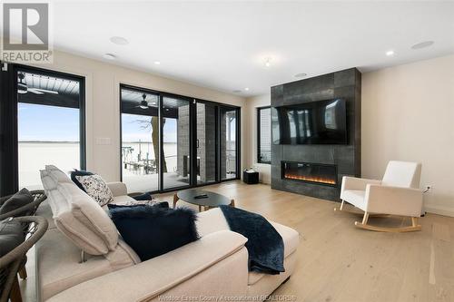 1512 Goodview Avenue, Amherstburg, ON - Indoor Photo Showing Living Room With Fireplace