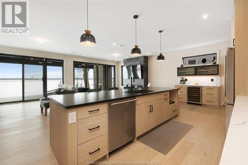 1512 Goodview Avenue, Amherstburg, ON - Indoor Photo Showing Kitchen With Upgraded Kitchen