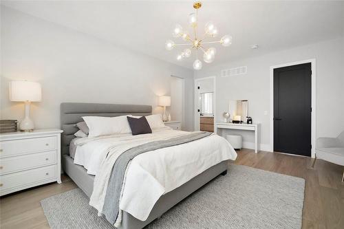4878 King Street, Beamsville, ON - Indoor Photo Showing Bedroom