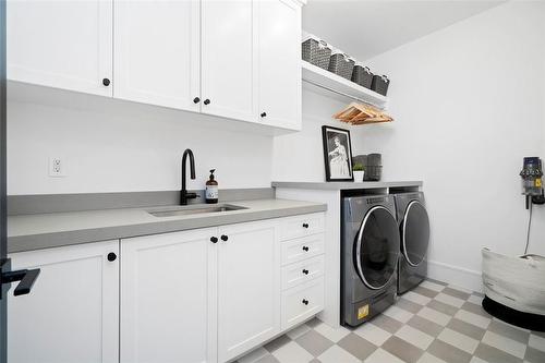 4878 King Street, Beamsville, ON - Indoor Photo Showing Laundry Room