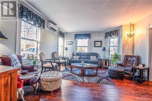 253 Queen Street, Saint Andrews, NB - Indoor Photo Showing Living Room