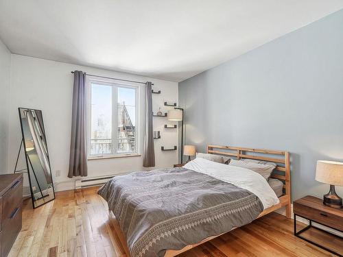 Chambre Ã  coucher principale - 3-2045 Rue St-Dominique, Montréal (Ville-Marie), QC - Indoor Photo Showing Bedroom