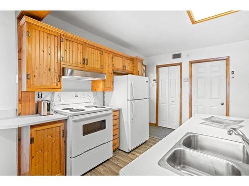 Cuisine - 1588 Ch. Du Lac-Chaud, La Macaza, QC - Indoor Photo Showing Kitchen With Double Sink