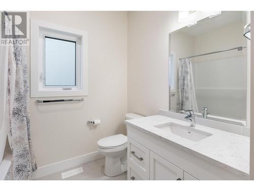 685 Balsam Road, Kelowna, BC - Indoor Photo Showing Bathroom