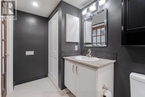 #500 -33 Sheppard Ave E, Toronto, ON - Indoor Photo Showing Bathroom
