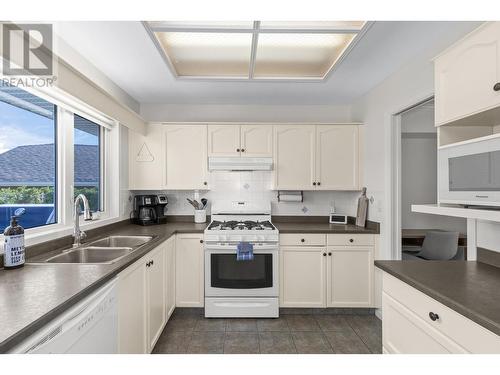 1105 Kelview Street, Kelowna, BC - Indoor Photo Showing Kitchen With Double Sink