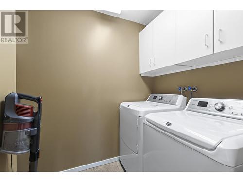 1105 Kelview Street, Kelowna, BC - Indoor Photo Showing Laundry Room