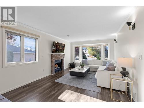 1105 Kelview Street, Kelowna, BC - Indoor Photo Showing Living Room With Fireplace