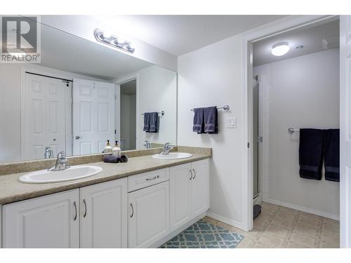1088 Sunset Drive Unit# 434, Kelowna, BC - Indoor Photo Showing Bathroom