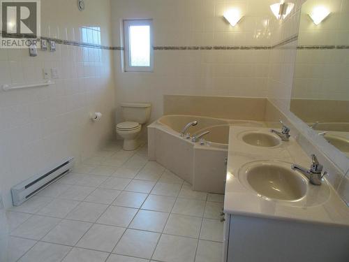 7946 Viewland Road, Bridge Lake, BC - Indoor Photo Showing Bathroom