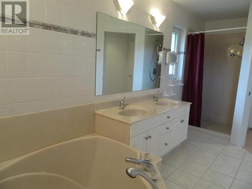 7946 Viewland Road, Bridge Lake, BC - Indoor Photo Showing Bathroom
