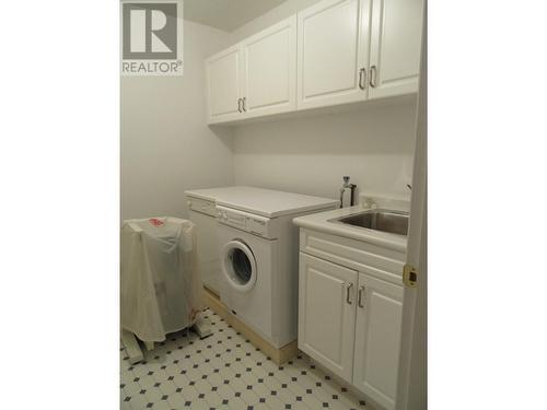 7946 Viewland Road, Bridge Lake, BC - Indoor Photo Showing Laundry Room