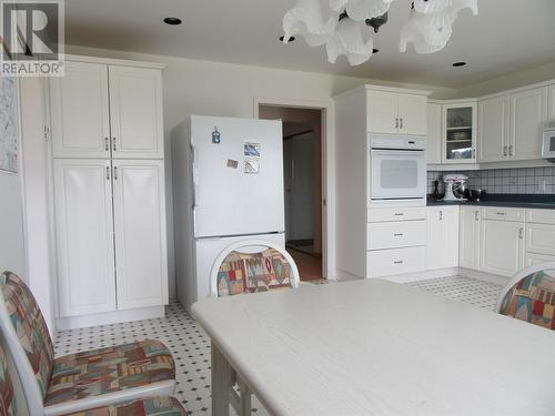 7946 Viewland Road, Bridge Lake, BC - Indoor Photo Showing Kitchen