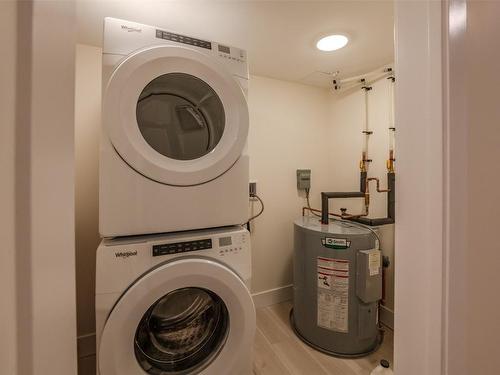 207-217 Elm Avenue, Penticton, BC - Indoor Photo Showing Laundry Room