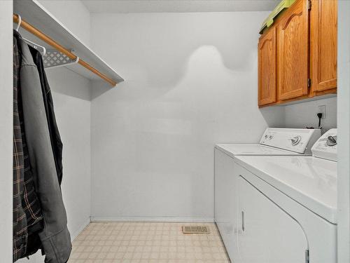6098 Gummow Road, Peachland, BC - Indoor Photo Showing Laundry Room