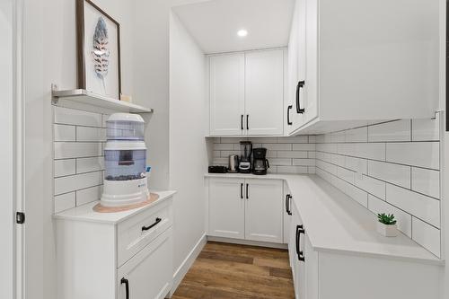 689 Balsam Road, Kelowna, BC - Indoor Photo Showing Kitchen