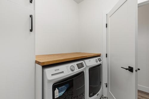 689 Balsam Road, Kelowna, BC - Indoor Photo Showing Laundry Room