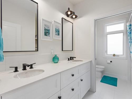 689 Balsam Road, Kelowna, BC - Indoor Photo Showing Bathroom
