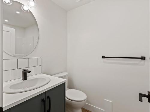 689 Balsam Road, Kelowna, BC - Indoor Photo Showing Bathroom