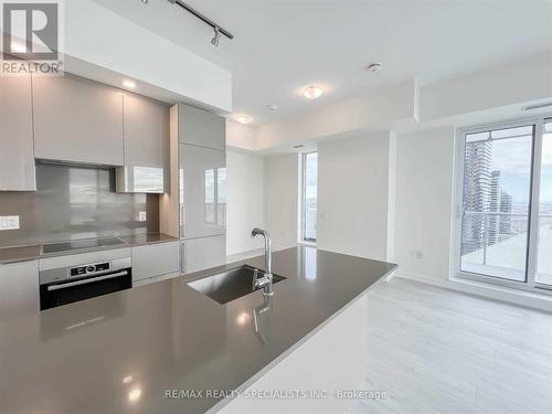 2009 - 28 Freeland Street E, Toronto, ON - Indoor Photo Showing Kitchen With Upgraded Kitchen