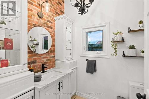30 Main Street N, Milton, ON - Indoor Photo Showing Bathroom