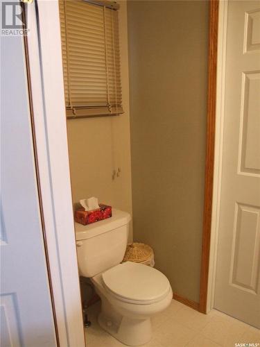 503 2Nd Street W, Leader, SK - Indoor Photo Showing Bathroom