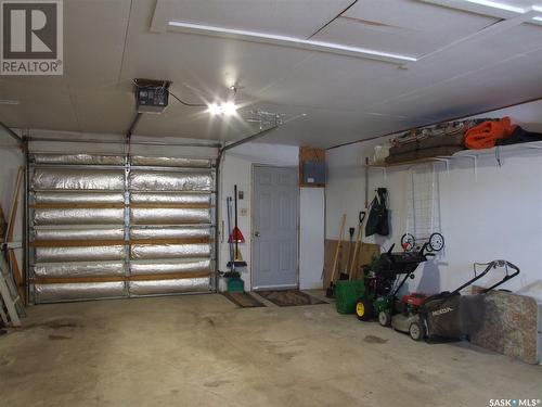 503 2Nd Street W, Leader, SK - Indoor Photo Showing Garage