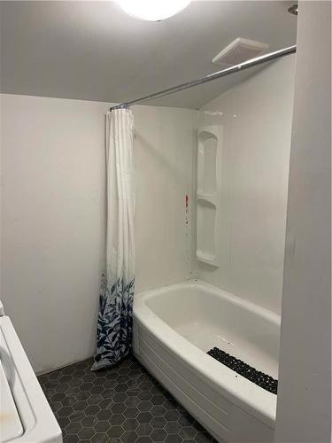 330 West Street, Swan River, MB - Indoor Photo Showing Bathroom