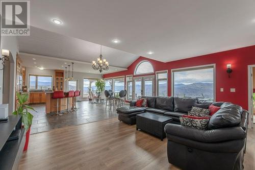 1551 Hwy 3, Osoyoos, BC - Indoor Photo Showing Living Room