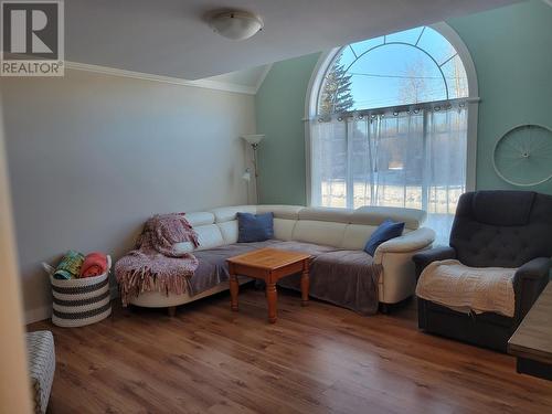 2986 Riverview Drive, Vanderhoof, BC - Indoor Photo Showing Living Room