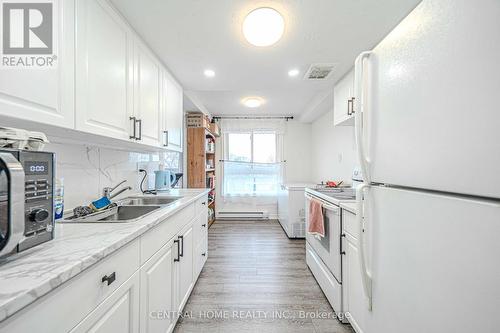 #36 -43 Taunton Rd E, Oshawa, ON - Indoor Photo Showing Kitchen With Double Sink