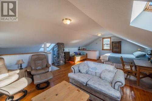 4550 Gulch Road, Naramata, BC - Indoor Photo Showing Living Room