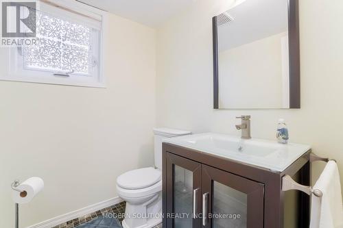 617 Curzon Ave, Mississauga, ON - Indoor Photo Showing Bathroom